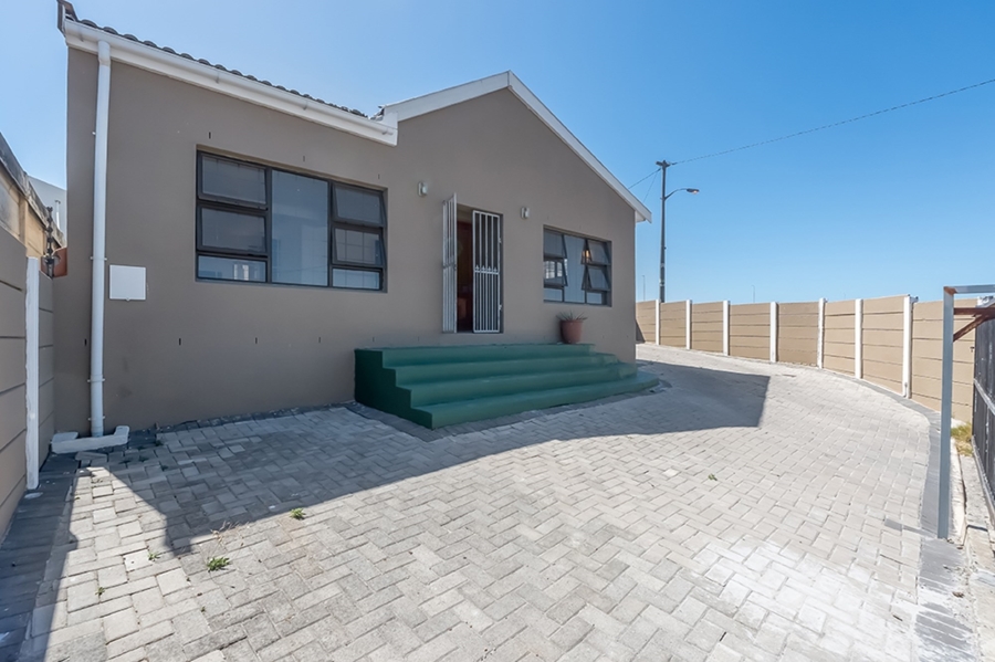 4 Bedroom Property for Sale in Southfield Western Cape